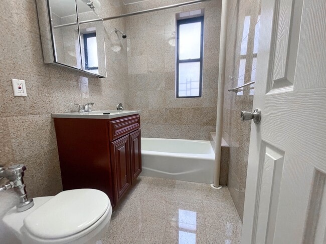 Foto del edificio - 652 W 163rd St
