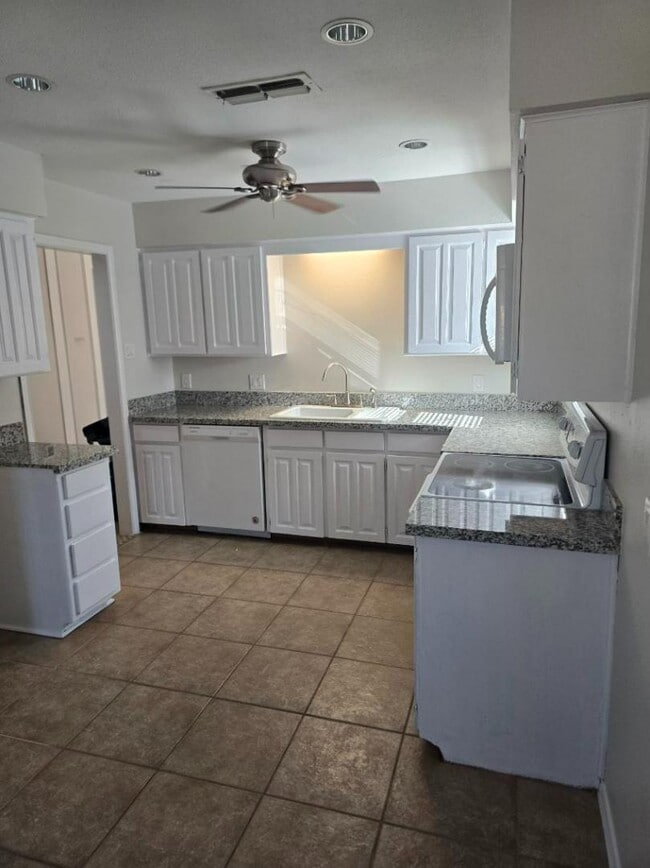 Building Photo - 1714 Mimosa Ln