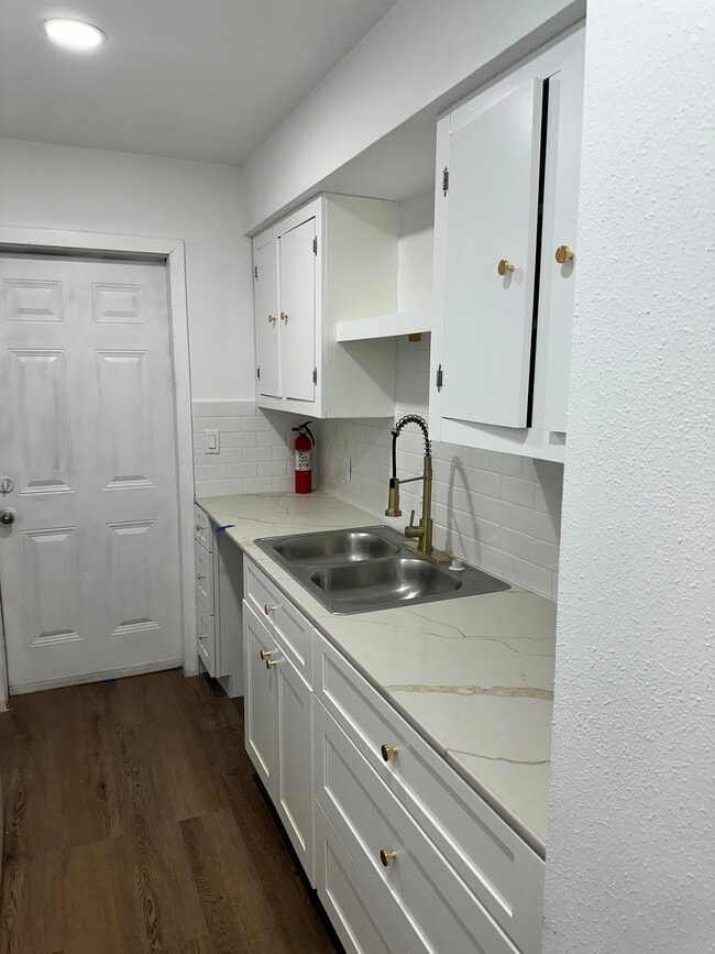 Building Photo - Oakcliff Apartments