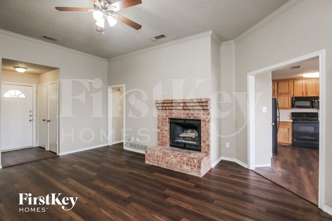 Building Photo - 901 Meadow Cir N