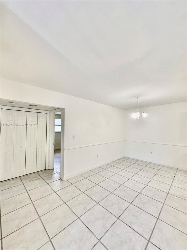 Foto del edificio - 950 Biarritz Dr