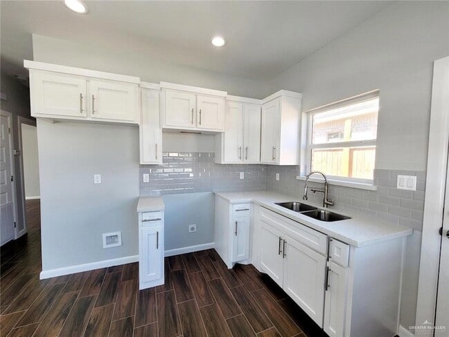 Foto del edificio - 5805 Nightingale Ave