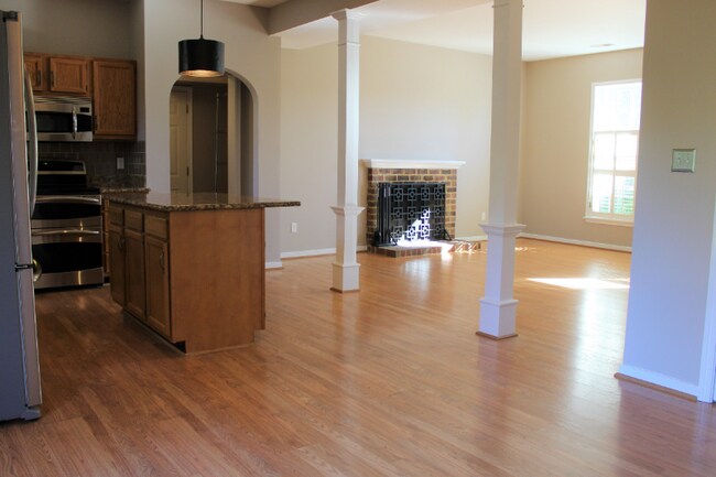 Building Photo - 4838 Highlands Pl