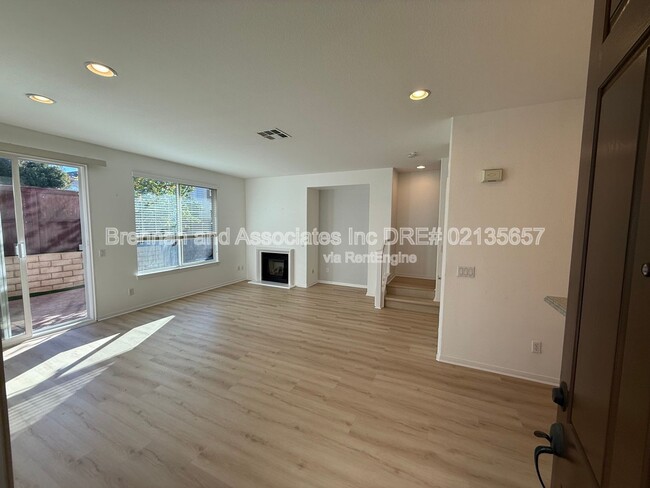 Building Photo - 297 Tiburon Dr