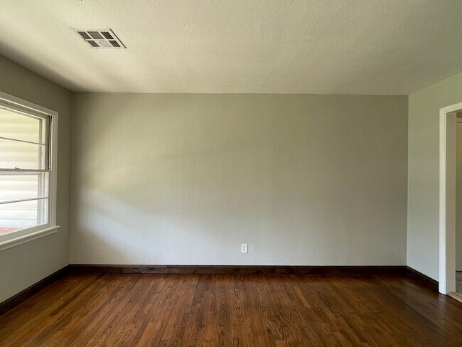 Foto del edificio - 1101 Sycamore Dr