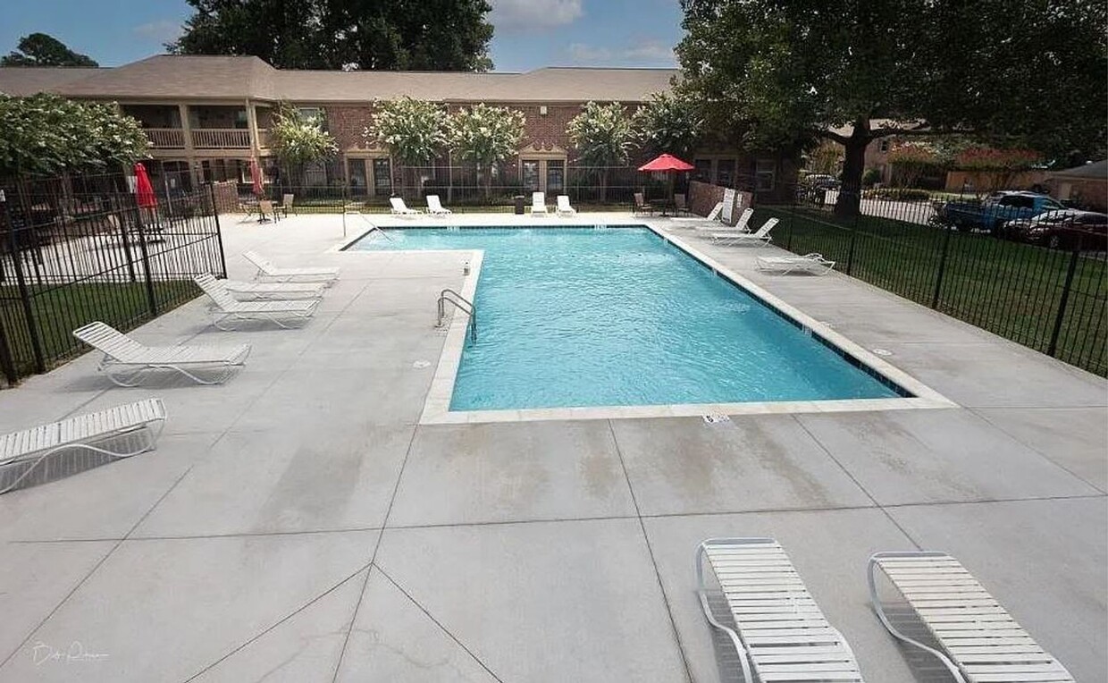 Foto principal - 2BD/1.5BA Townhouse located in Gated Commu...