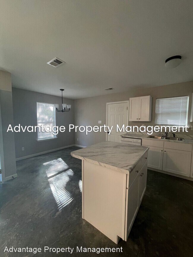 Building Photo - 4 br, 2 bath House - 3133 Chandler St.