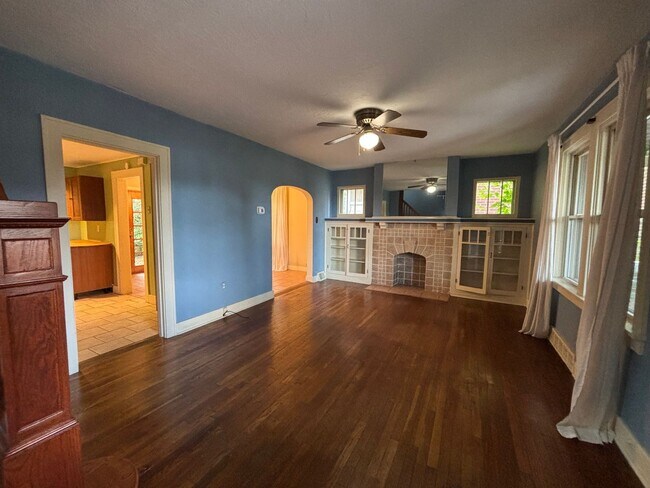 Foto del edificio - 3 Bedroom Home in Dormont!