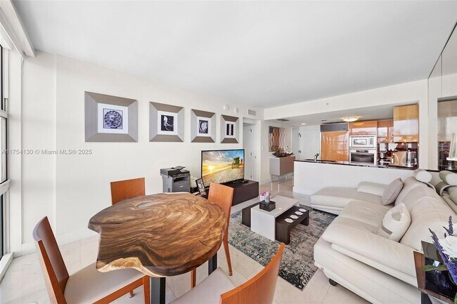 Foto del edificio - 6801 Collins Ave