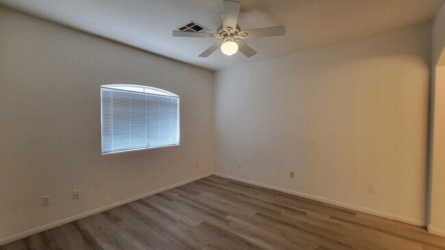 Foto del edificio - 3320 S Fort Apache Rd