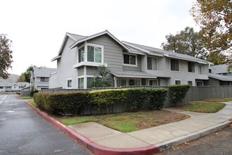 Building Photo - 1380 W 48th St
