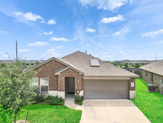 Foto del edificio - 8003 Black Forest Ln