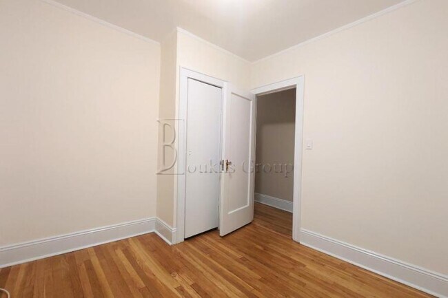 Building Photo - 3 bedroom in ASTORIA NY 11103