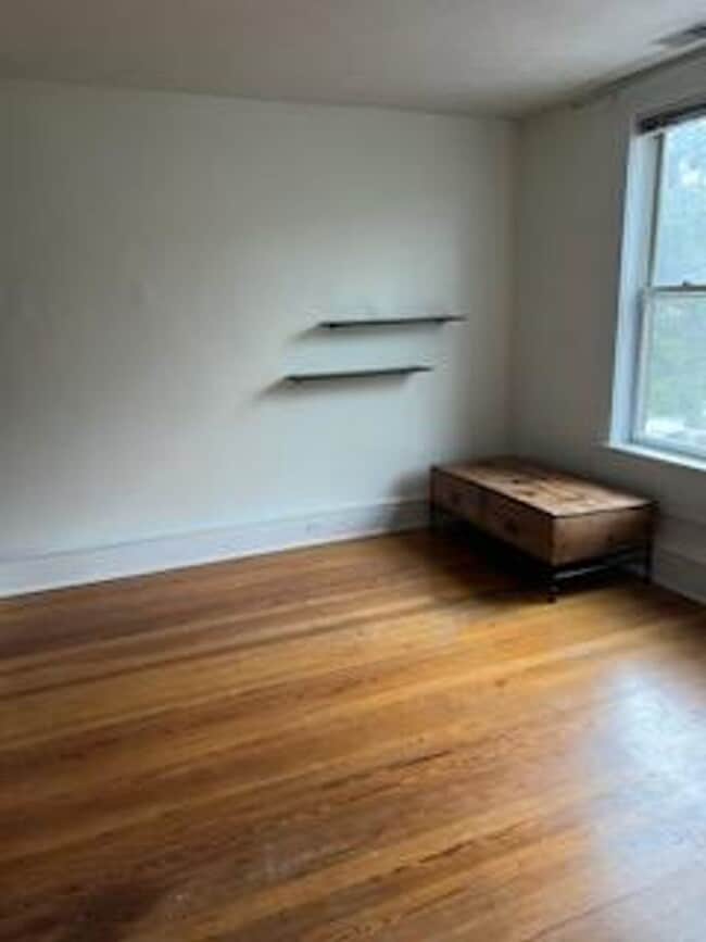 Foto del edificio - 145 E Front St