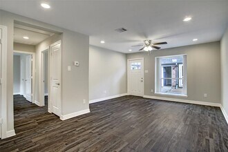 Building Photo - 10002 Neuens Rd