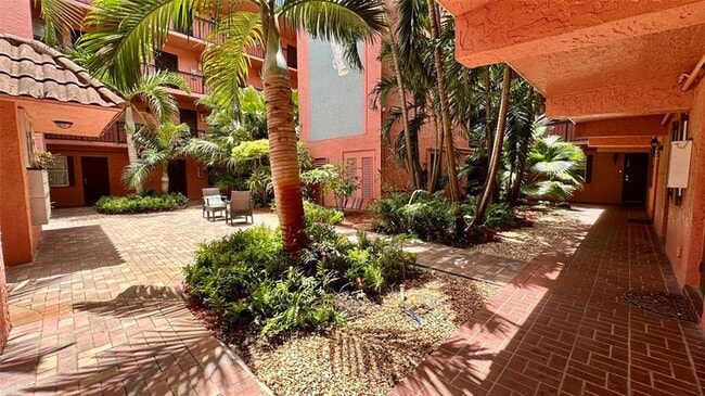 Building Photo - 670 Tennis Club Dr