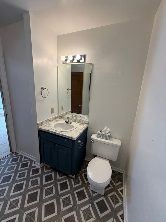 Foto del edificio - 3 bedroom 2.5 bath, 2 car garage off Easte...