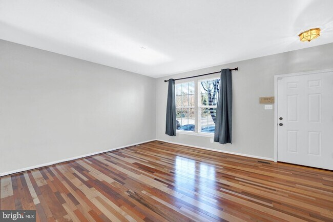 Building Photo - 265 Cherry Tree Square