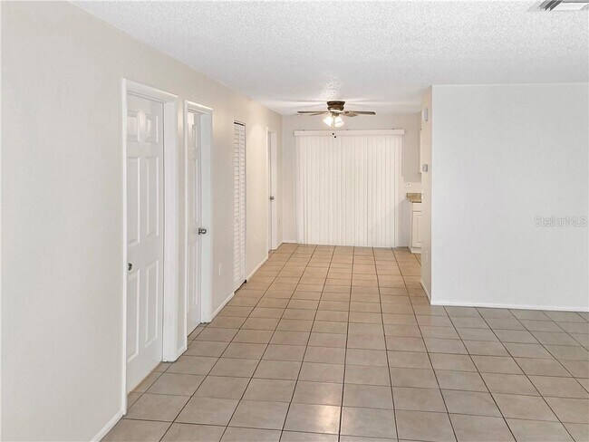 Building Photo - 929 Royal Palm Dr