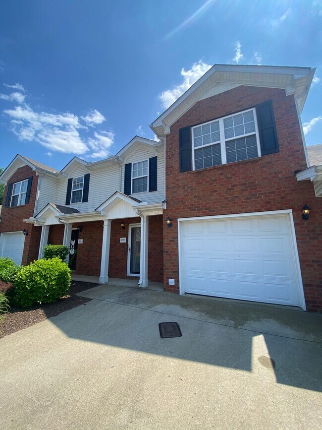 Building Photo - Beautiful 3 BR, 2.5 BA, 1 Car Garage, Bonu...