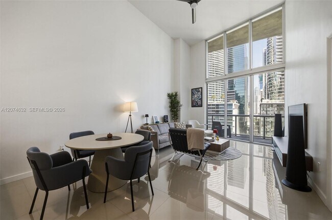 Foto del edificio - 475 Brickell Ave