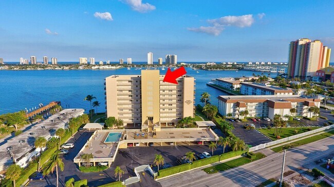 Foto del edificio - 3040 Lake Shore Dr