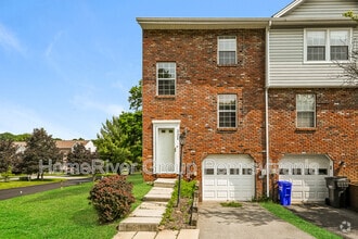 Building Photo - 331 Carters Grove Dr