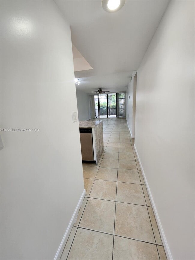 Foto del edificio - 8441 Forest Hills Dr
