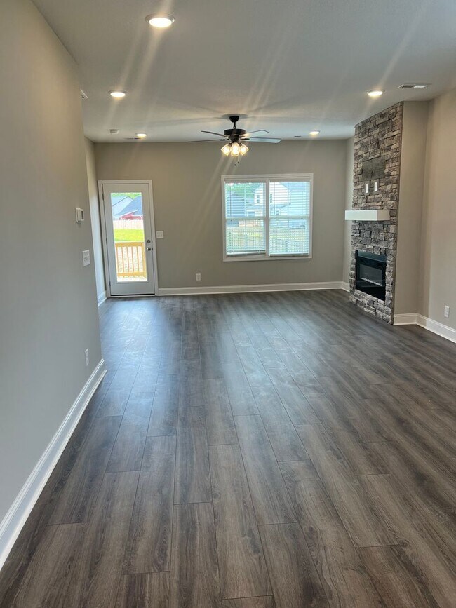 Building Photo - Brand new home in Cherry Acres