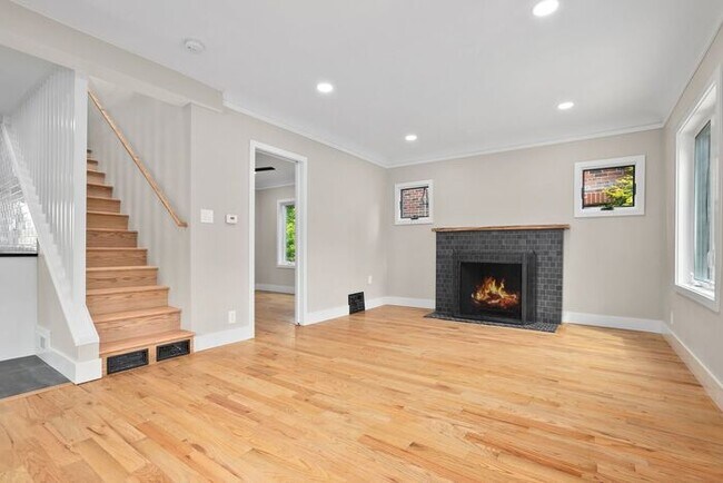Foto del edificio - Gorgeous Remodeled West Seattle Craftsman w/ Air Conditioning