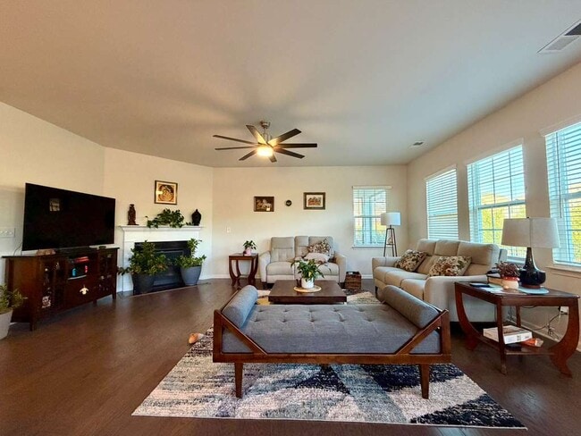 Foto del edificio - 2334 Abundance Ln