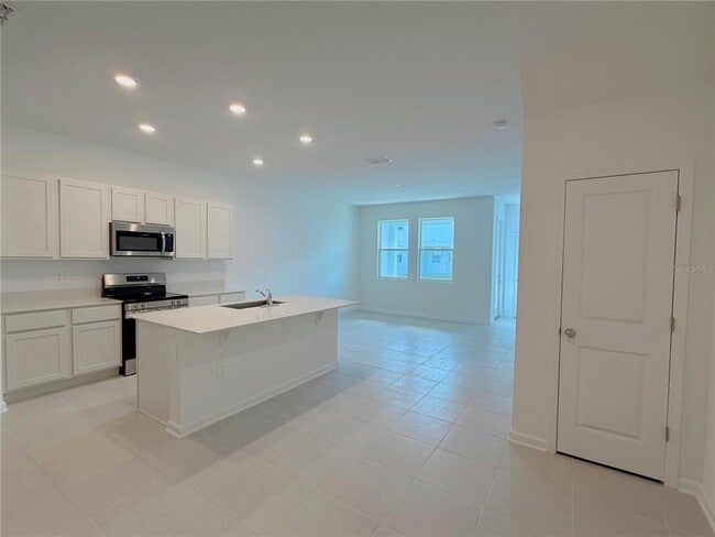 Building Photo - 618 Poppy Ln