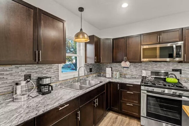 Building Photo - 2853 S Ellen St