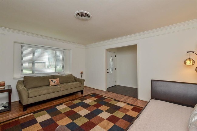 Building Photo - 10831 Lasso Ln