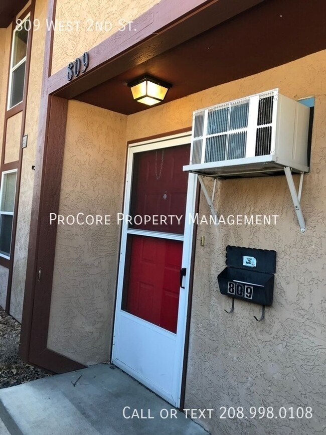 Foto del edificio - 2 Bed Modern Updates, 1.5 Baths, Semi-Fenced Covered Patio
