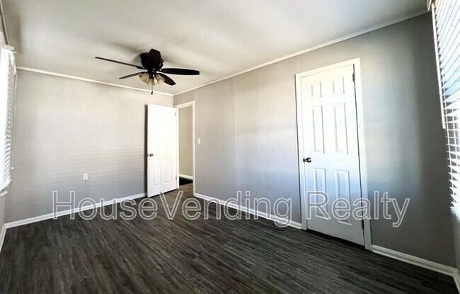 Foto del edificio - 407 Douglas Ave