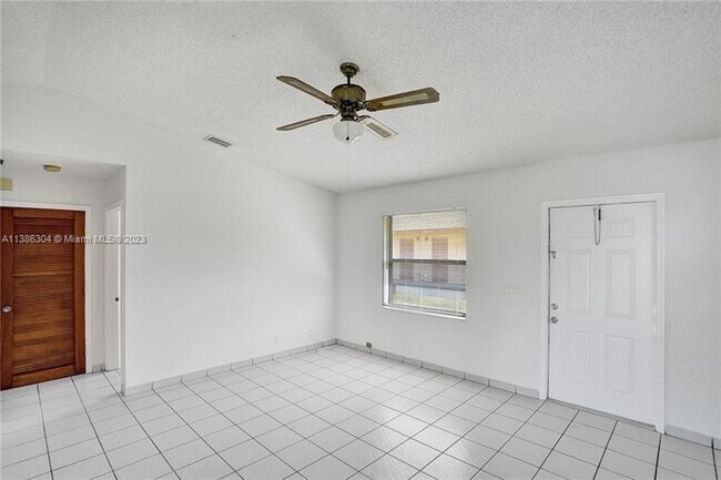 Foto del edificio - 5619 McKinley St