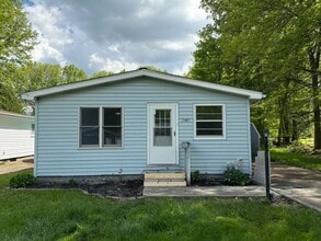 Building Photo - 17489 Lakewood Ave
