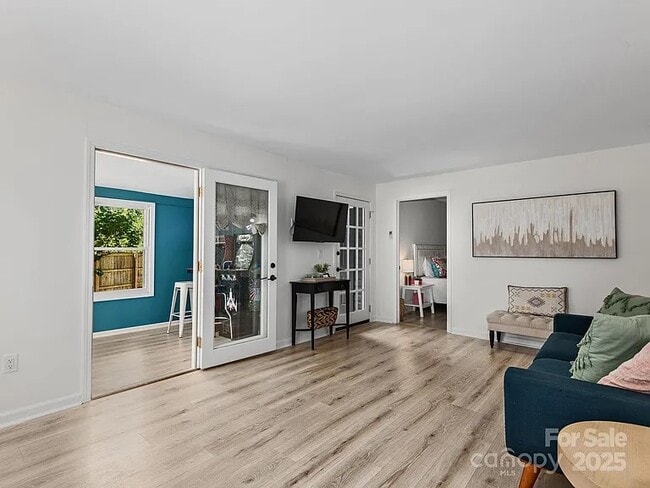 Foto del edificio - 15 Lawterdale Rd