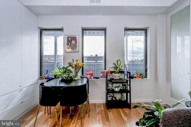 Building Photo - 1942 N Front St