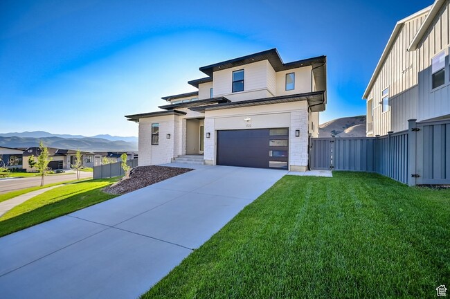 Building Photo - 1722 Oakridge Cir