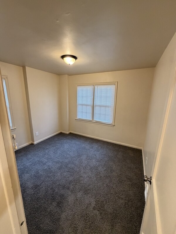 Building Photo - 9384 Rutherford St
