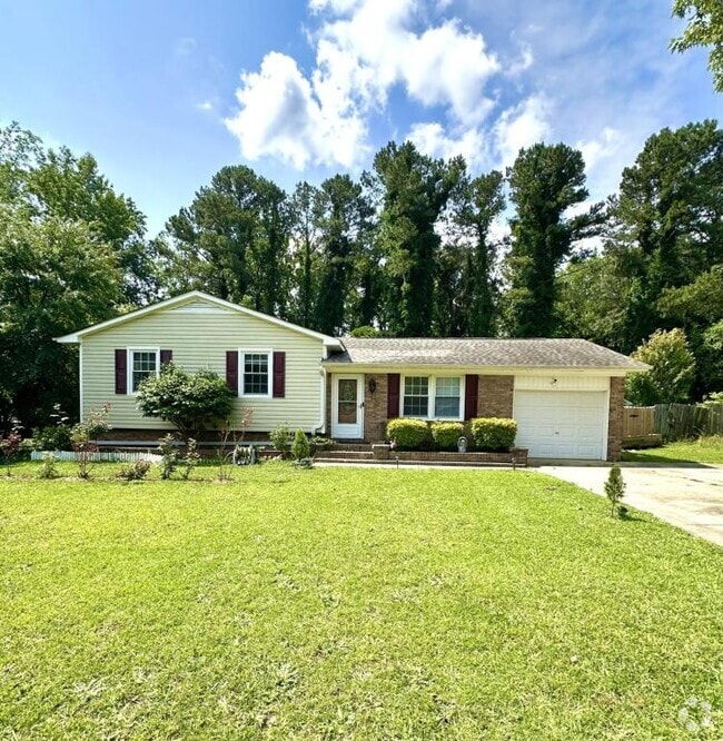 Building Photo - 246 Azalea Dr