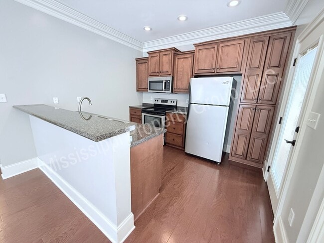 Building Photo - 135 Fallsgrove Dr