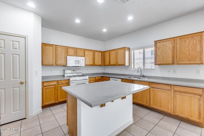 Foto del edificio - 17435 W Saguaro Ln