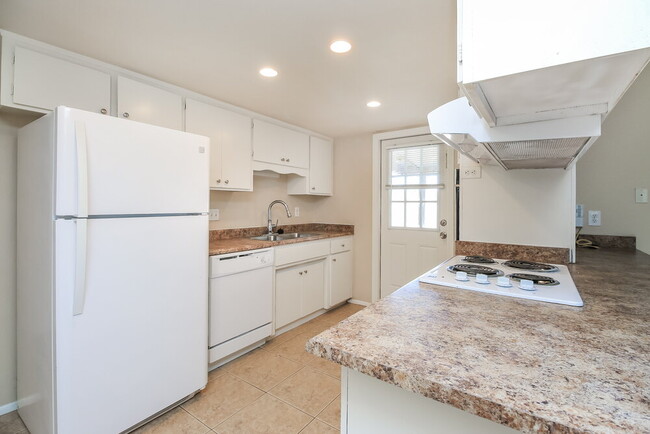 Building Photo - 3039 S Kenneth Pl