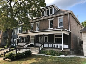 Building Photo - 252-254-254 King Ave