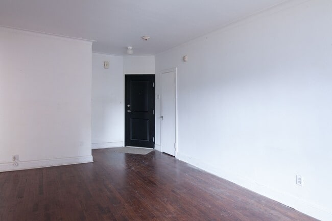 Building Photo - 5550 Rue Snowdon