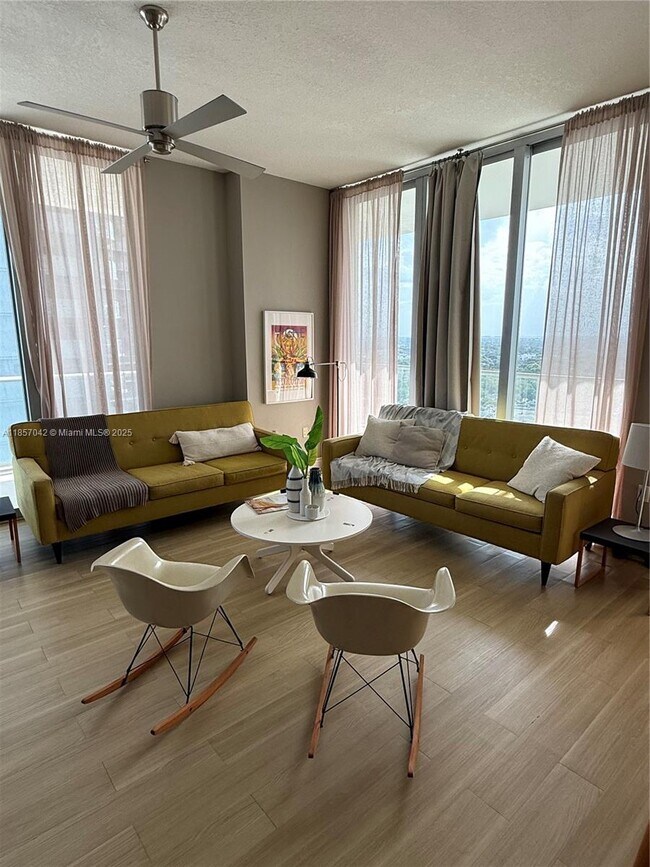 Foto del edificio - 3470 E Coast Ave