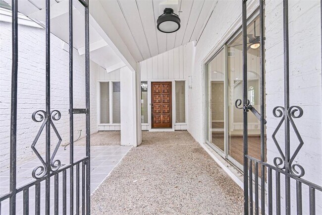 Foto del edificio - 18330 Cape Bahamas Ln